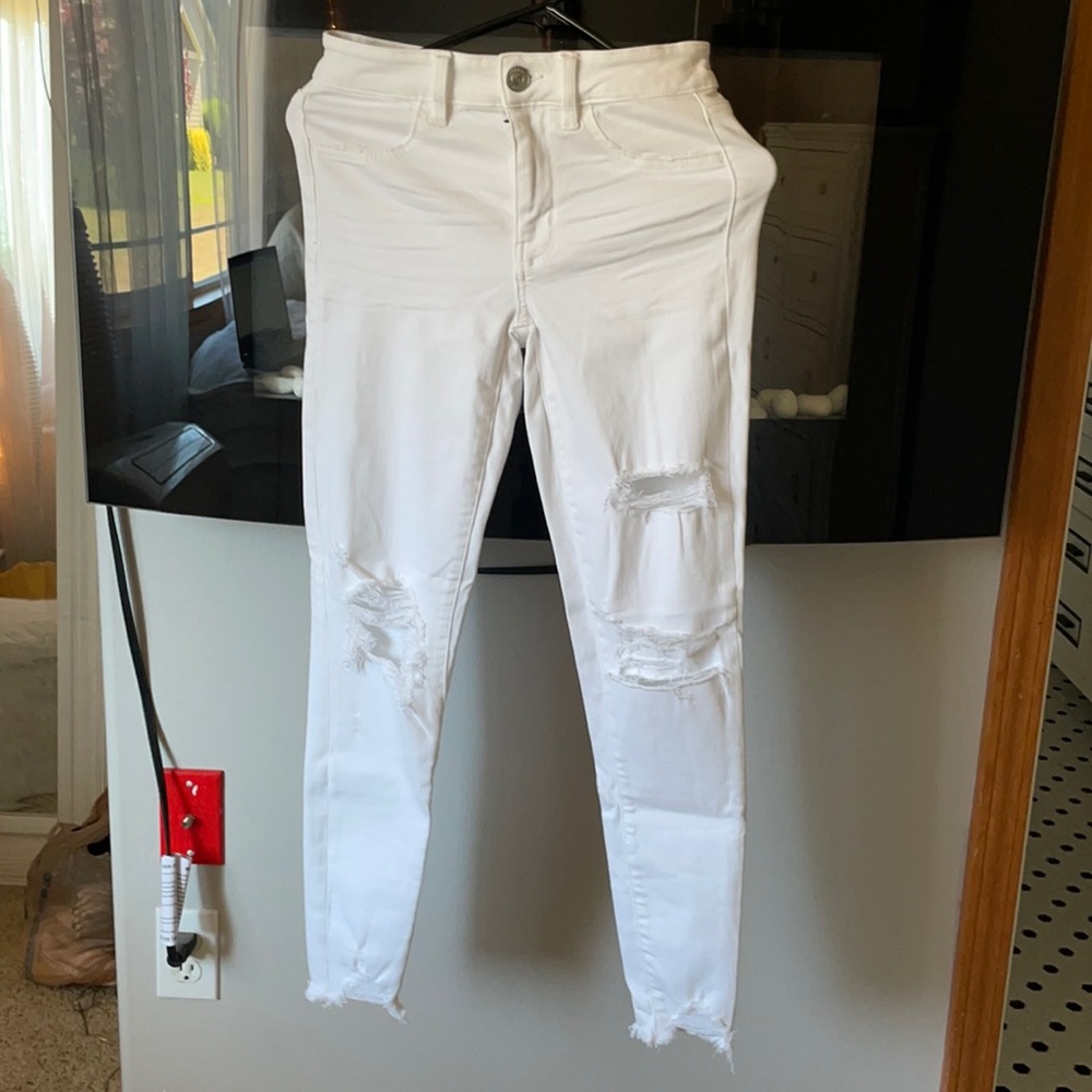 American Eagle white size 2 jeans